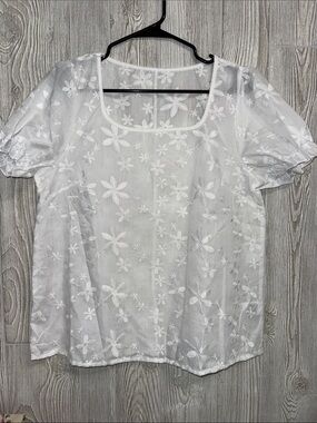 Boutique White Embroidered Floral Scoop-Neck Blouse